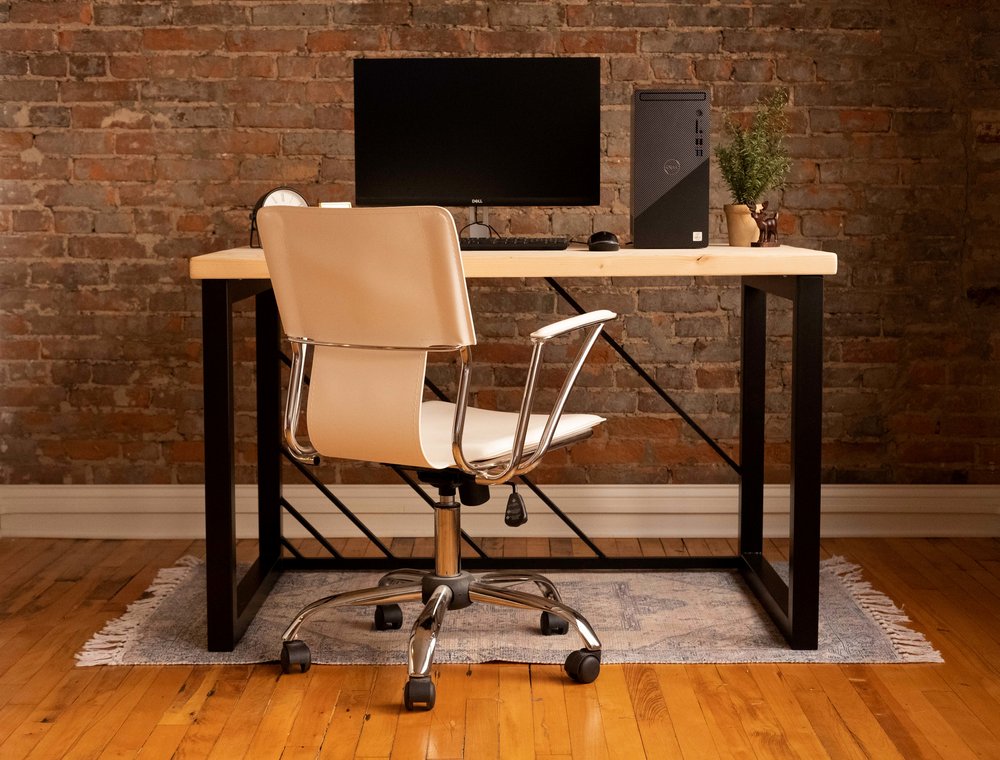 Desk-1.jpg